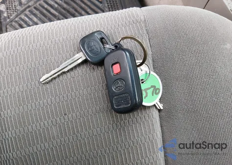 2005 Toyota Camry Le z USA, uszkodzony, nr VIN 4T1BE30KX5U045701